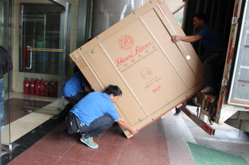 集贤钢琴贵重工艺品无忧运